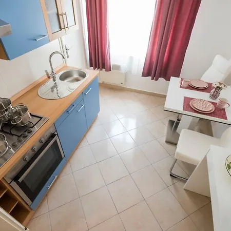 T&m With Parking In The Old Town